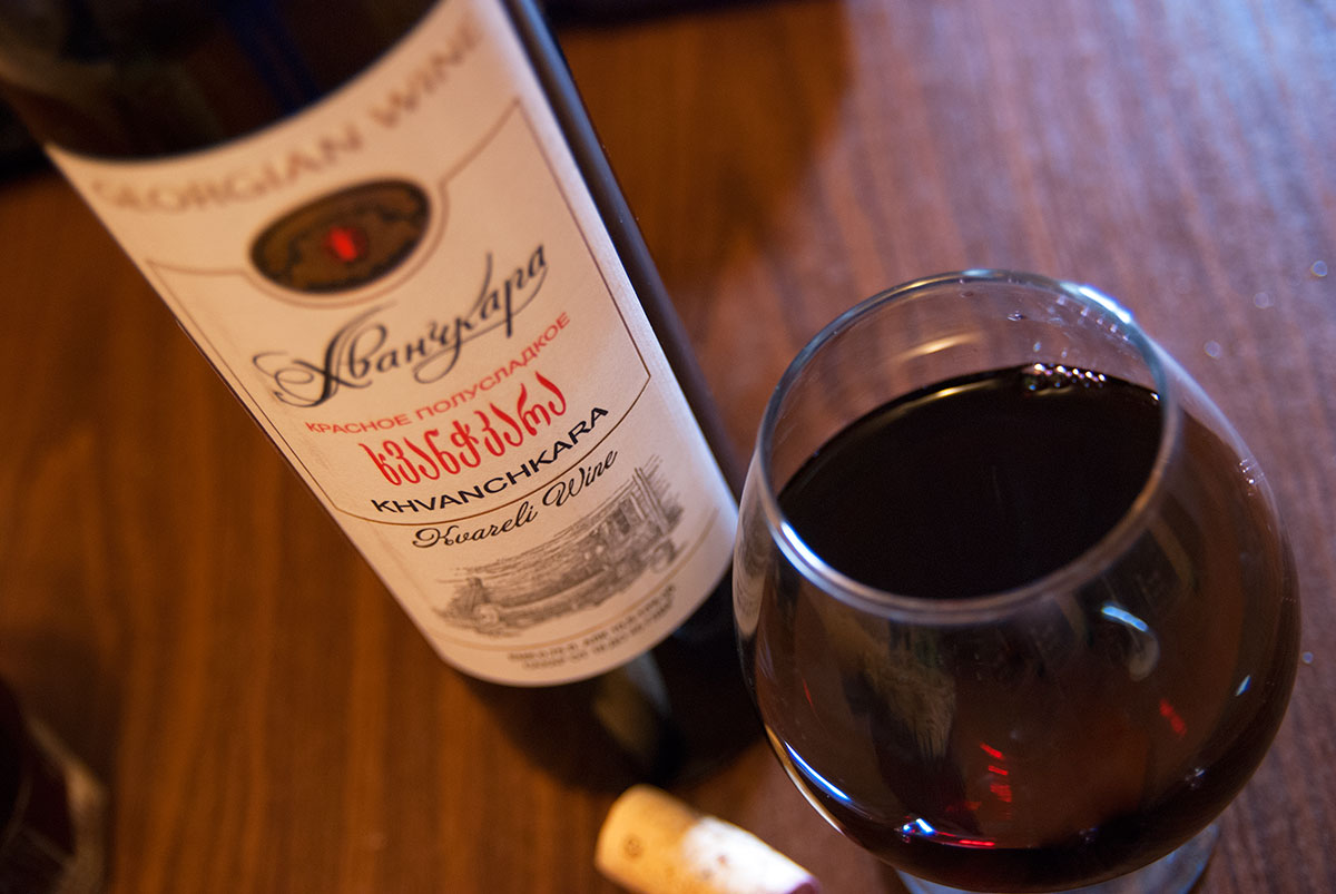 Хванчкара. Хванчкара Kvareli Wine. Хванчкара Georgian Wine. Красное-белое вино Грузия Хванчкара. Грузинское вино Kvareli Wine.